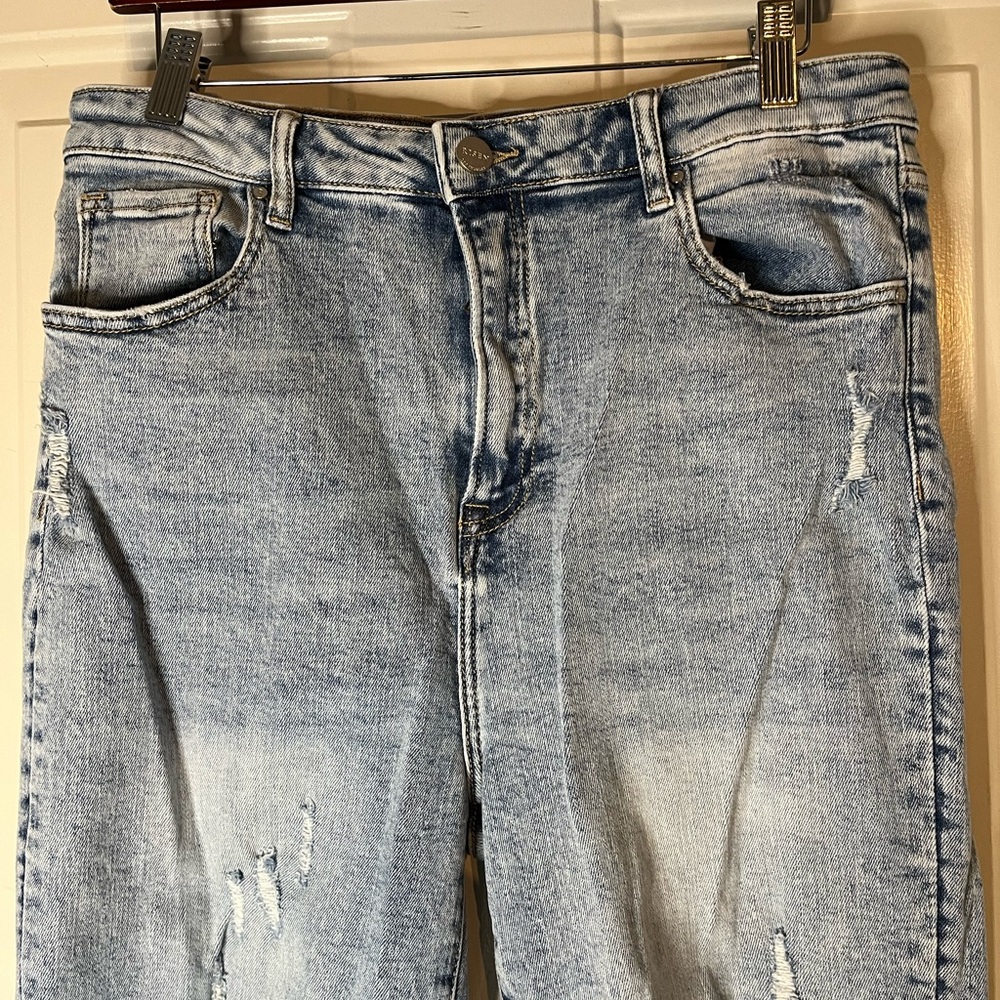 Distressed Light Wash Jeans - Picture 4 of 8
